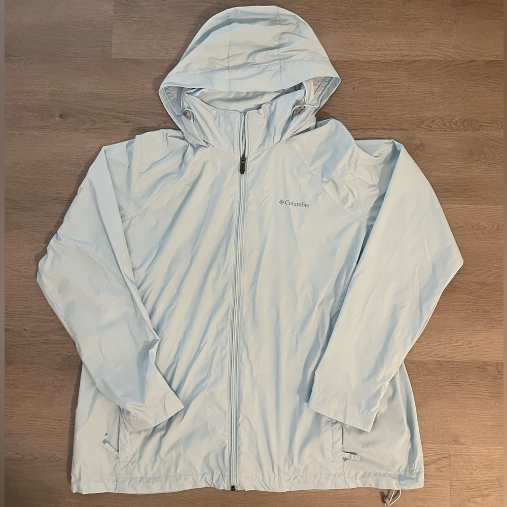 XXL Never worn Columbia baby blue wind breaker. Runs a little small.